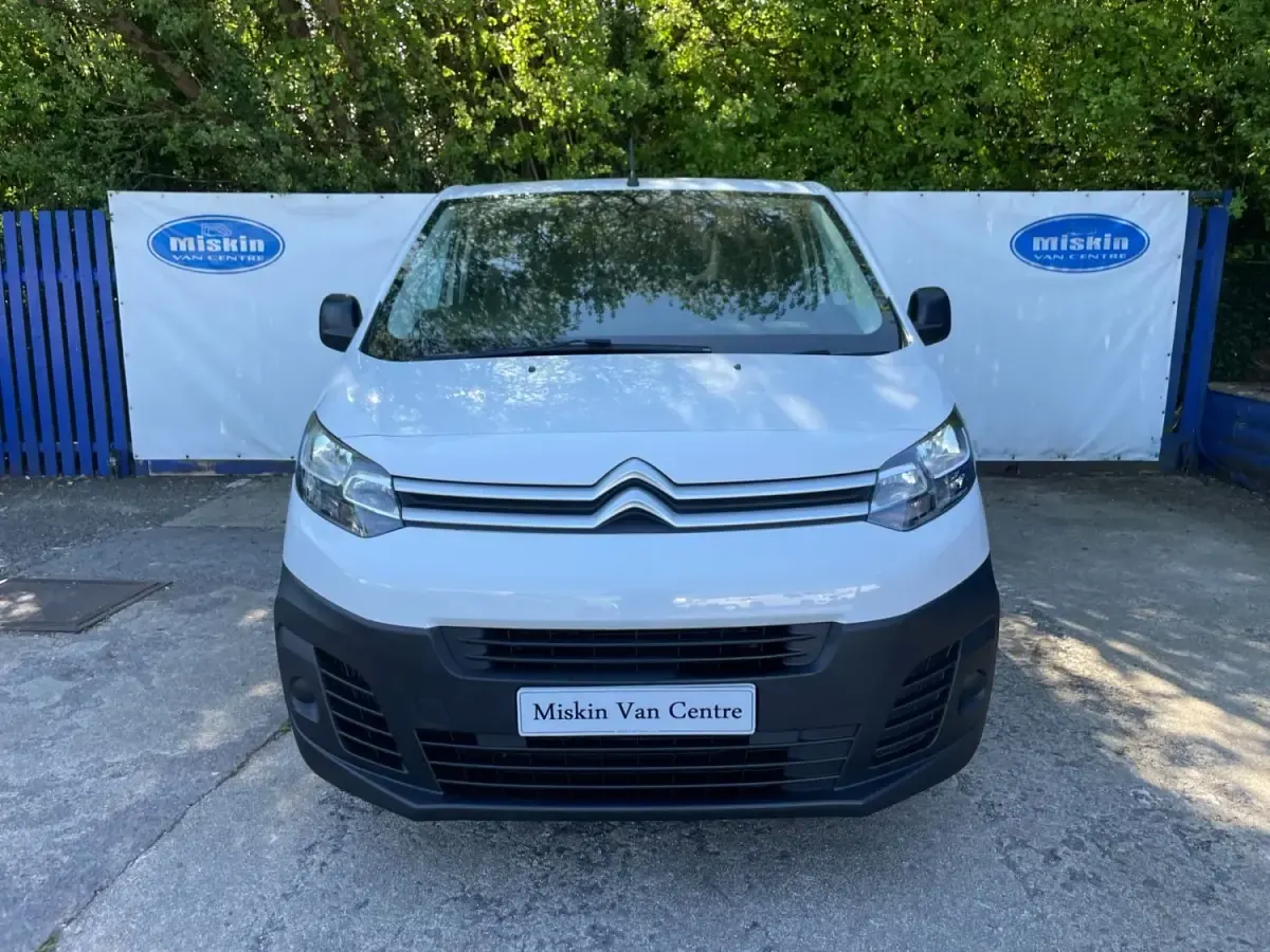 Używany Citroën Dispatch 2023 Biały Minivan