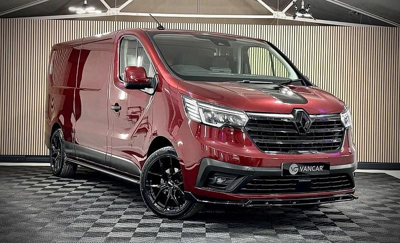 Used Renault Trafic 2023 Red MPV