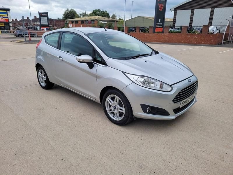 Used Ford Fiesta Zetec 80 HP (58 kW) 2013 Silver Hatchback
