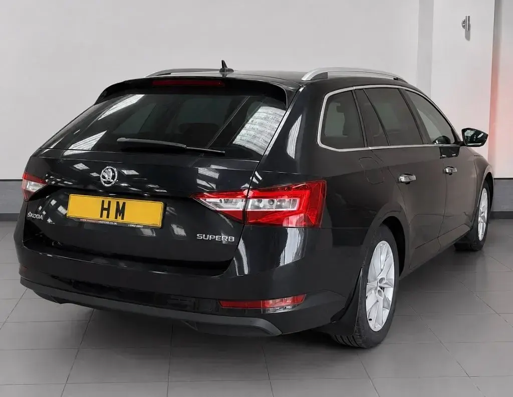 Used Skoda Superb SE Technology 120 HP (88 kW) 2018 Black Estate