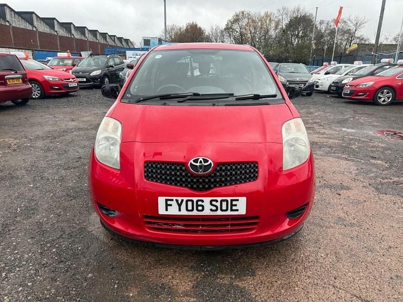 Used Toyota Yaris T3 88 HP (64 kW) 2006 Red Hatchback