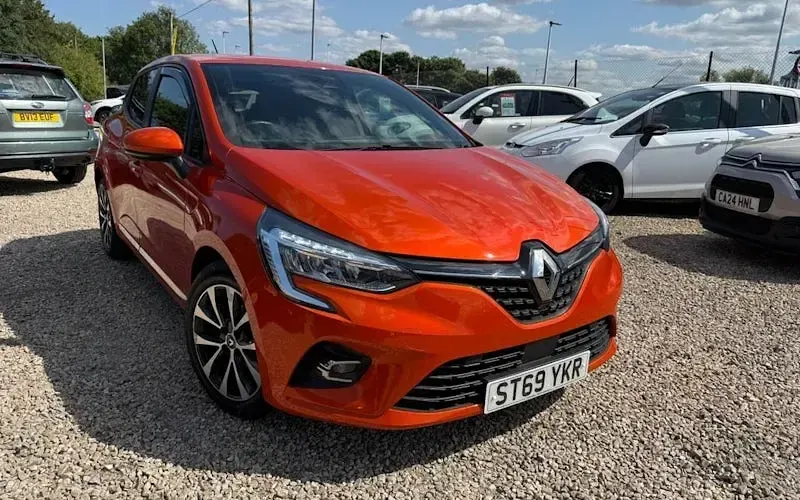 Used Renault Clio Iconic 101 HP (74 kW) 2020 Hatchback