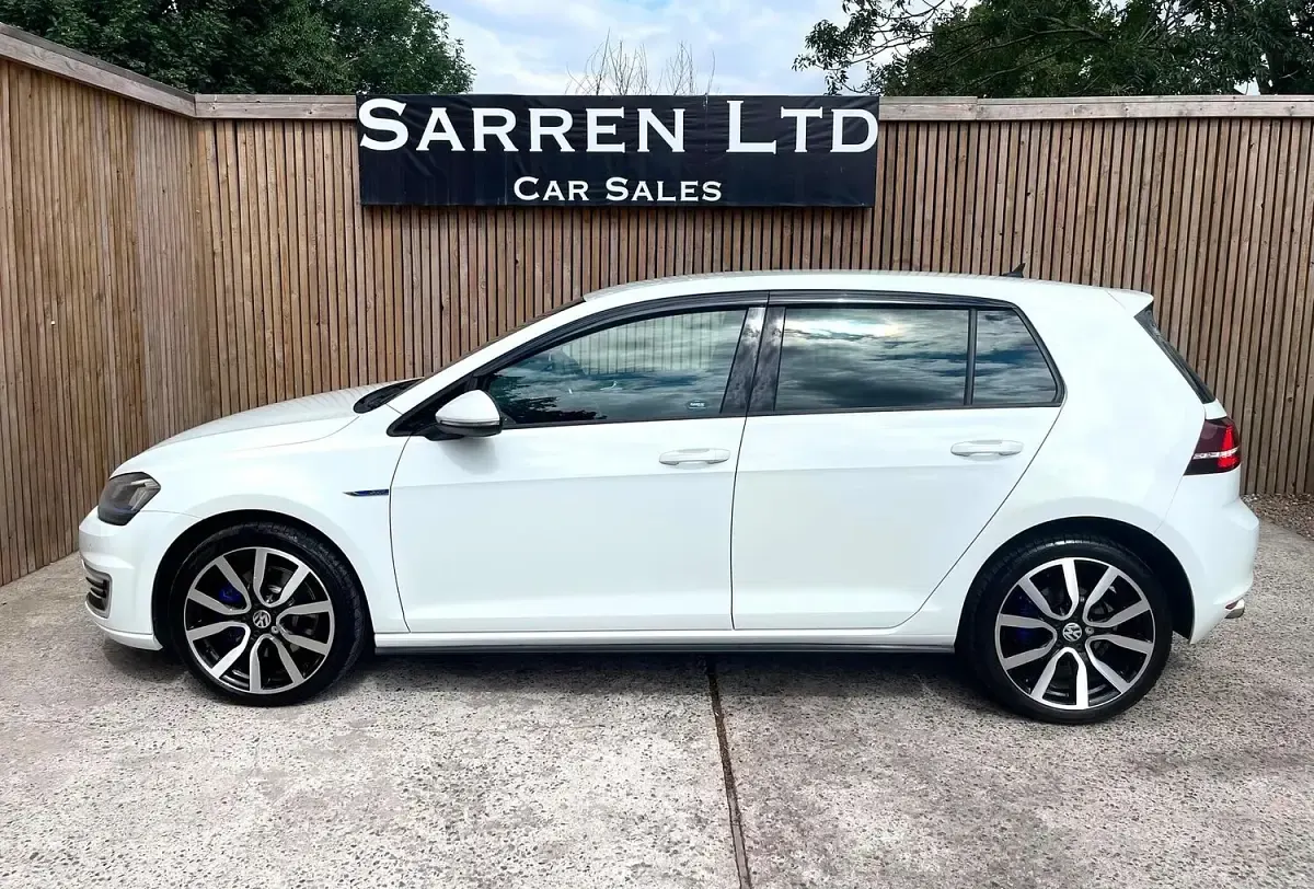 Used VW Golf VII GTE 2016 White Hatchback
