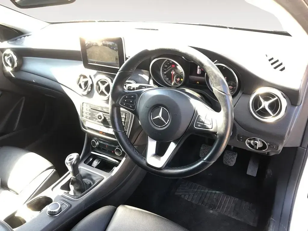 Used Mercedes GLA200 Executive 156 HP (114 kW) 2018 White SUV