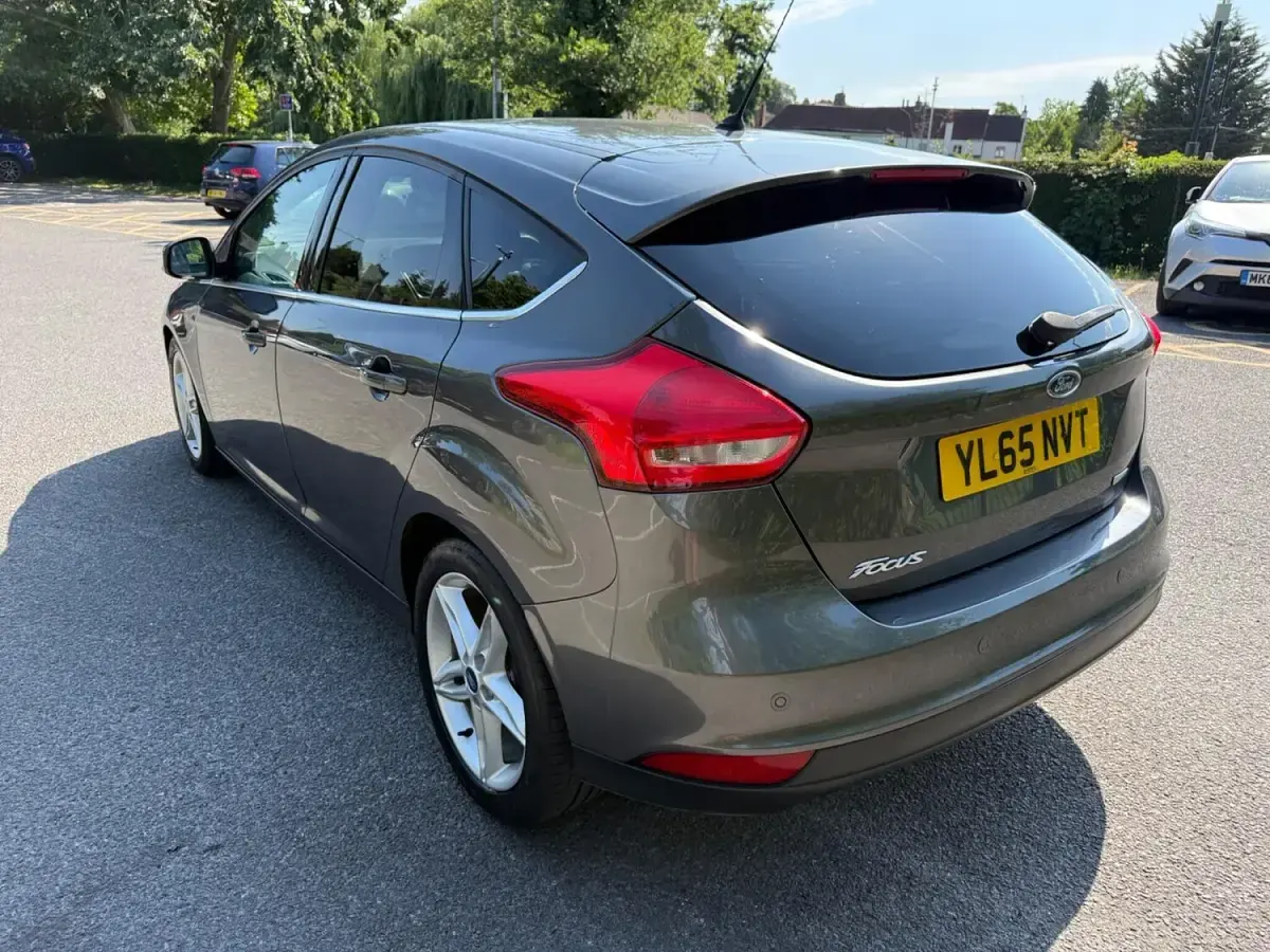 Used Ford Focus Titanium 125 HP (91 kW) 2016 Grey Hatchback