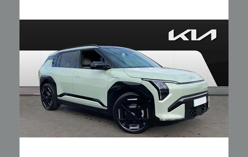 Green Used 2025 Kia EV3 GT-Line S SUV | £35,135 (Fair price) - Image 1/4