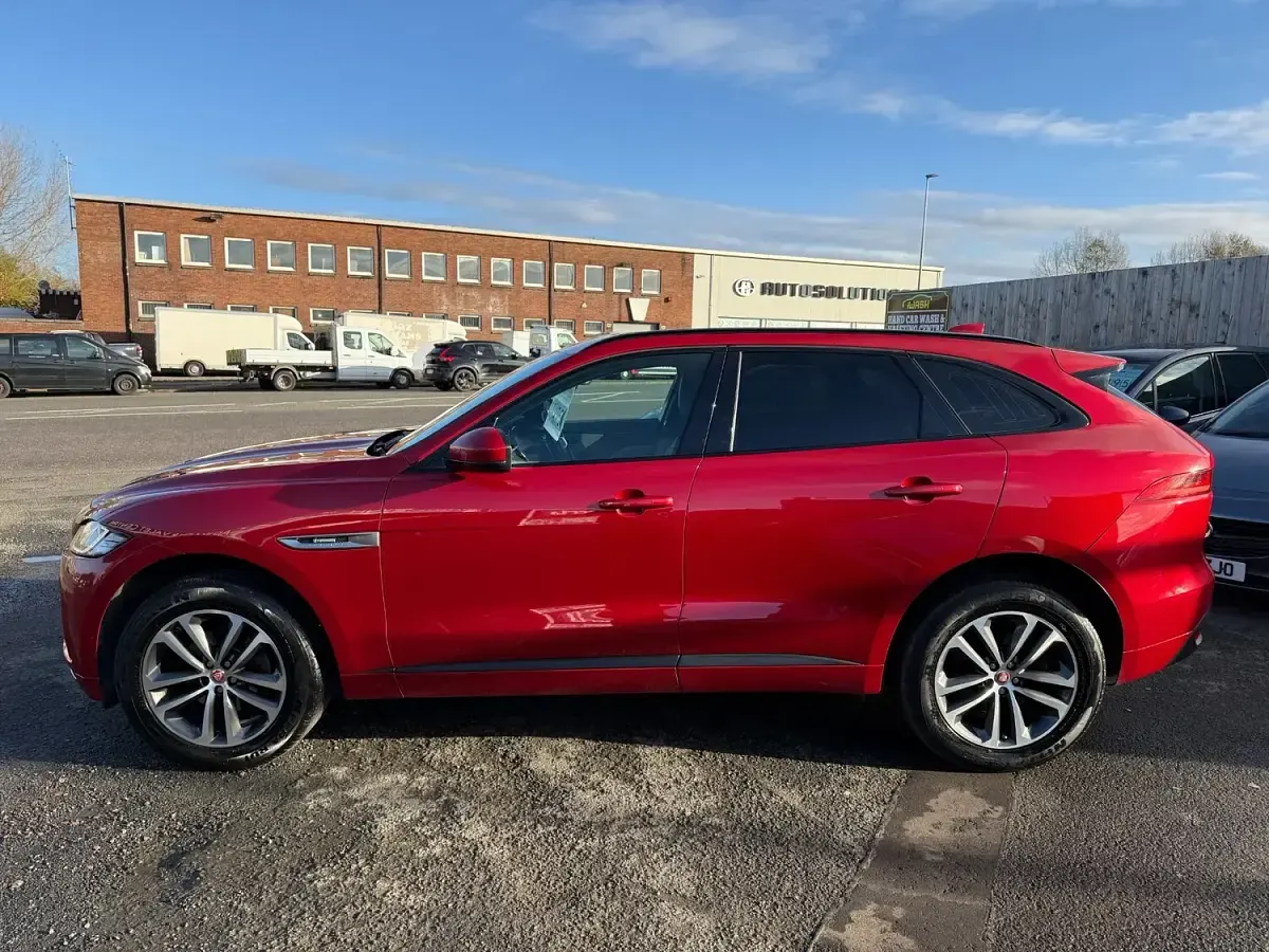 Usado Jaguar F-Pace R-Sport 180 HP (132 kW) 2019 Vermelho SUV