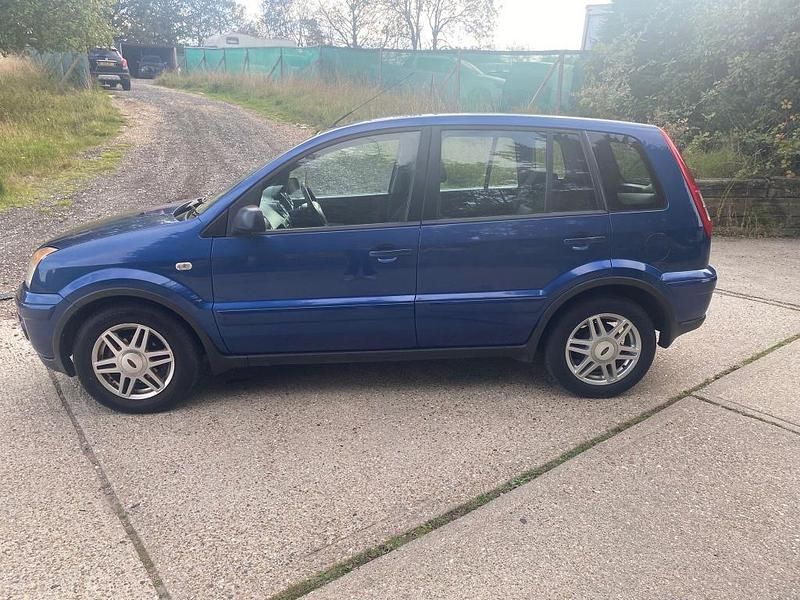 Used Ford Fusion Zetec 79 HP (58 kW) 2008 Blue Hatchback