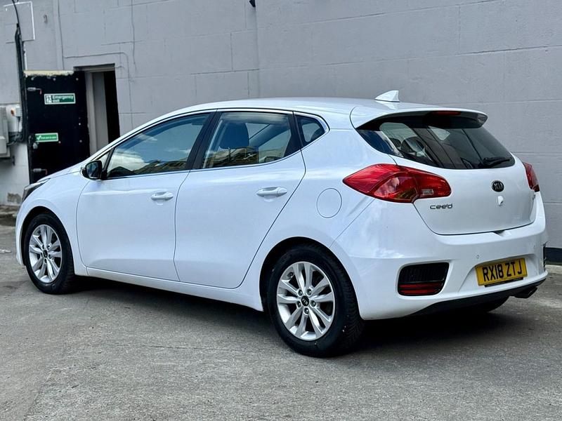 Used Kia Ceed 2018 White Hatchback