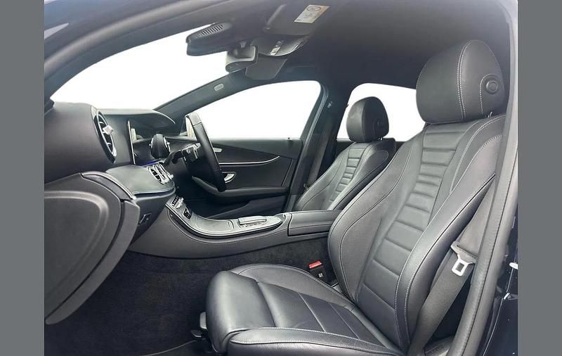Used Mercedes E400 AMG Line Premium 334 HP (245 kW) 2023 Blue Sedan