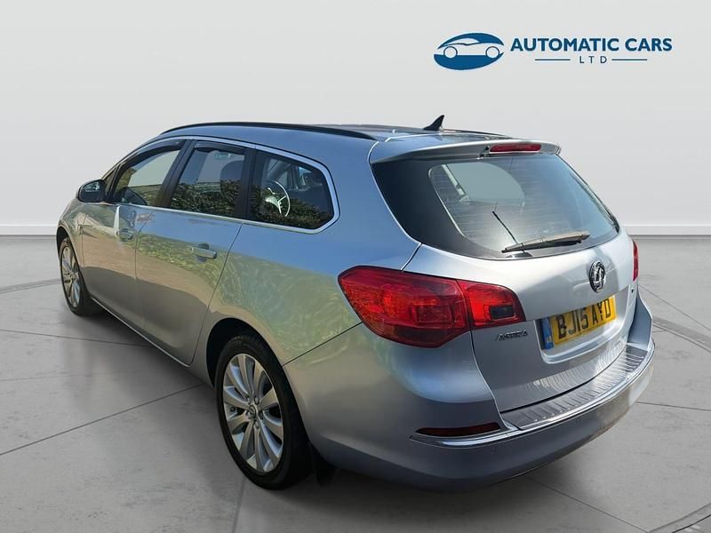 Used Vauxhall Astra 115 HP (84 kW) 2015 Silver Estate