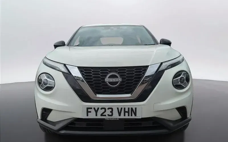 Używany Nissan Juke Acenta 114 KM (83 kW) 2023 Biały SUV