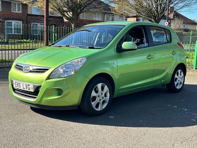 Used Hyundai i20 Comfort 77 HP (56 kW) 2011 Green Hatchback