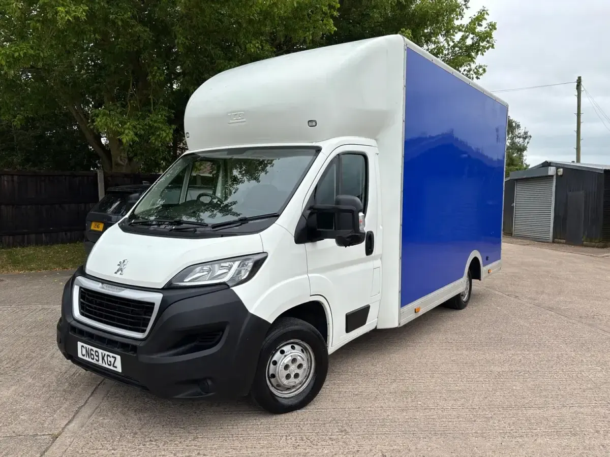 Used Peugeot Boxer Business-Line 160 HP (117 kW) 2019 White Van
