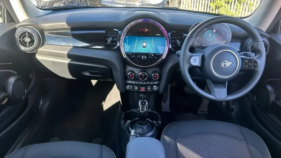 Begagnad Mini Cooper Classic 136 HK (100 kW) 2023 Svart Halvkombi