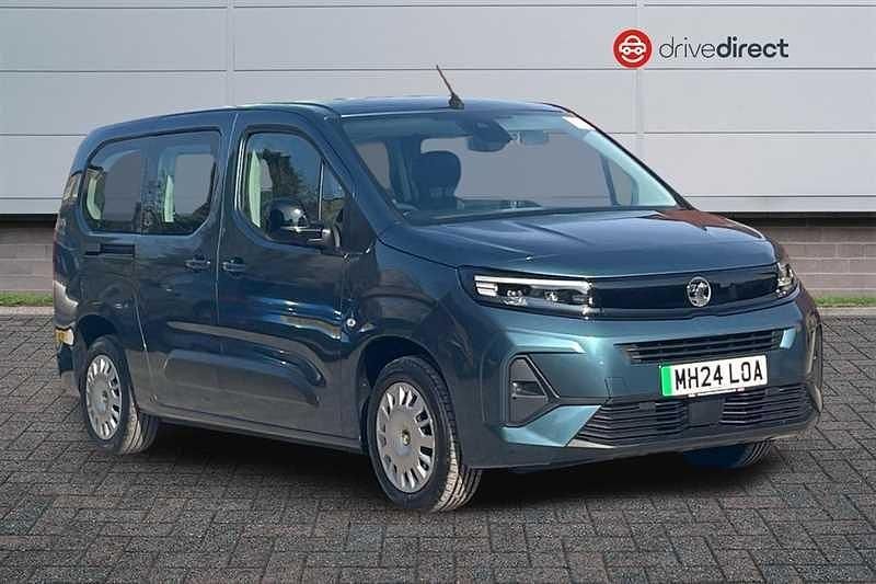 Used Vauxhall Combo Design Edition 100 kW (136 HP) 2024 Blue MPV