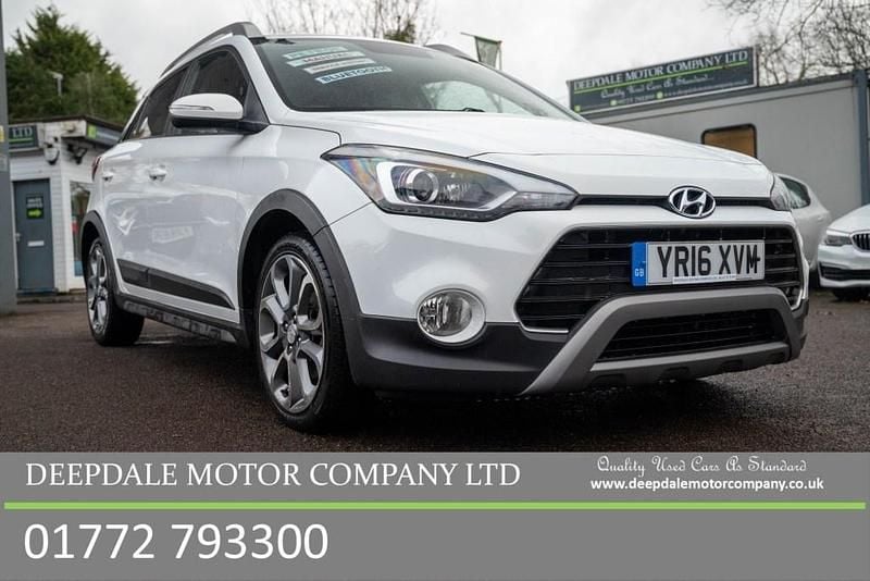 White Used 2016 Hyundai i20 Active Hatchback | £8,290 (Fair price) - Image 1/4