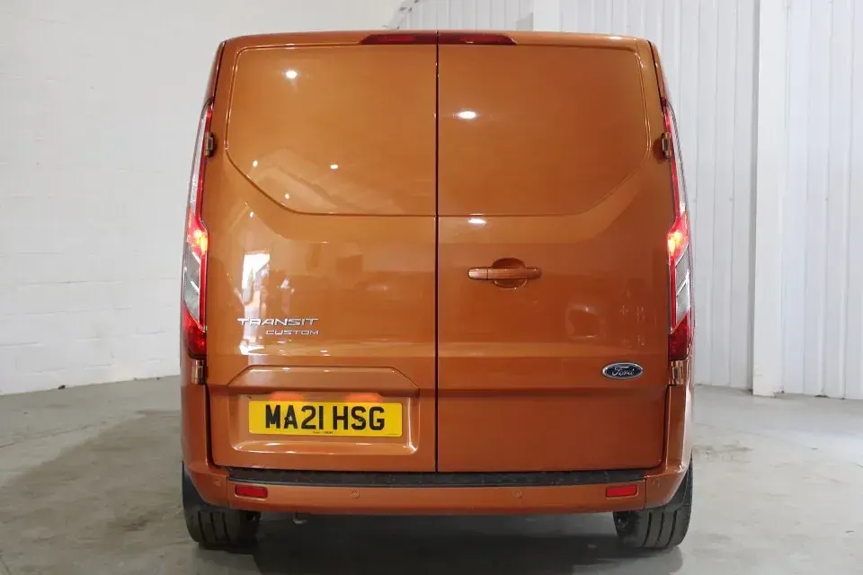 Used Ford Transit Custom Limited 130 HP (95 kW) 2021 Orange Van