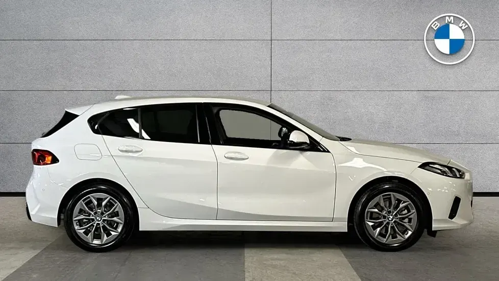 Neu BMW 120 Sport Line 168 PS (123 kW) 2025 Weiß Kleinwagen