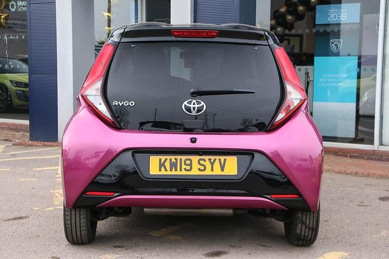 Used Toyota Aygo X-cite 72 HP (52 kW) 2019 Purple Hatchback