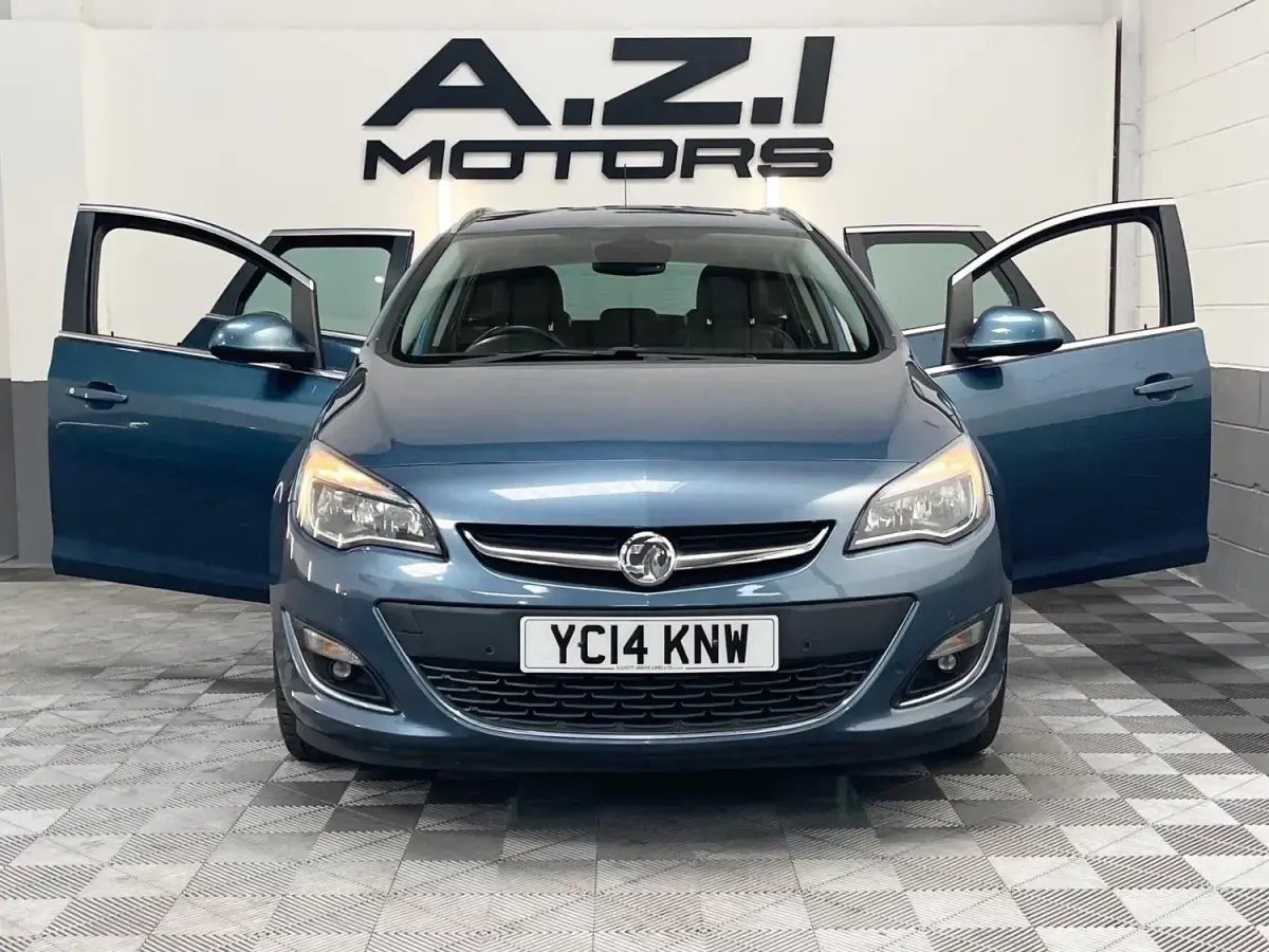 Second-hand Vauxhall Astra Elite 165 CP (121 kW) 2014 Albastru Break