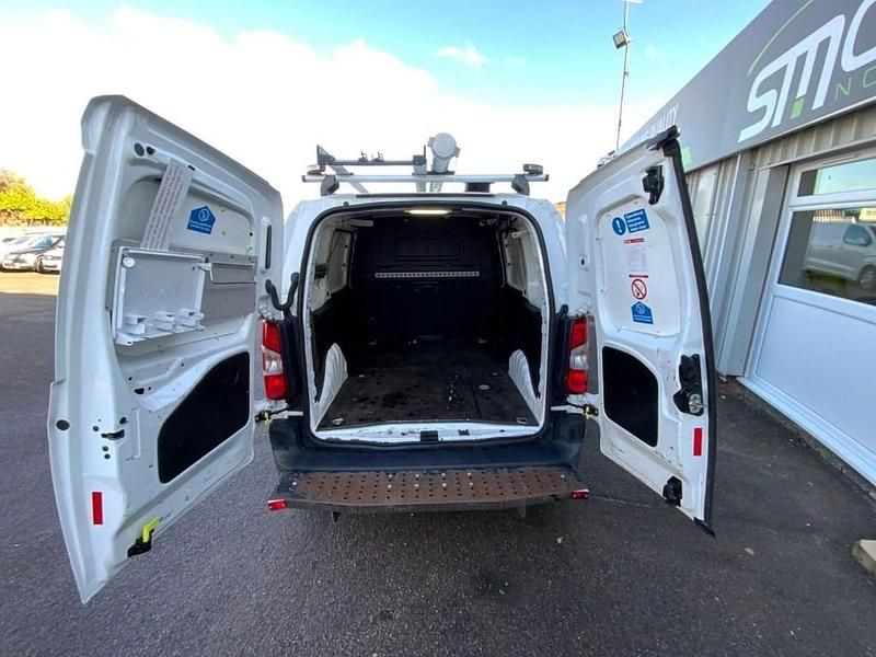 Used Vauxhall Combo Edition 100 HP (73 kW) 2019 White Van