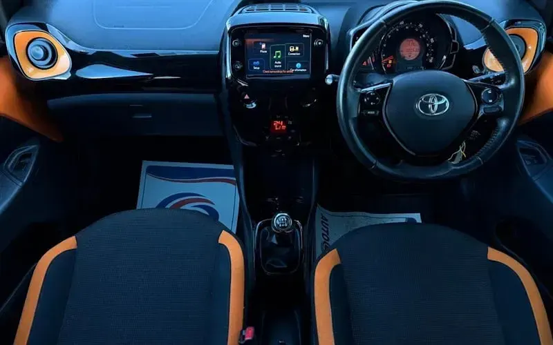 Used Toyota Aygo X-cite 72 HP (52 kW) 2019 Orange Hatchback