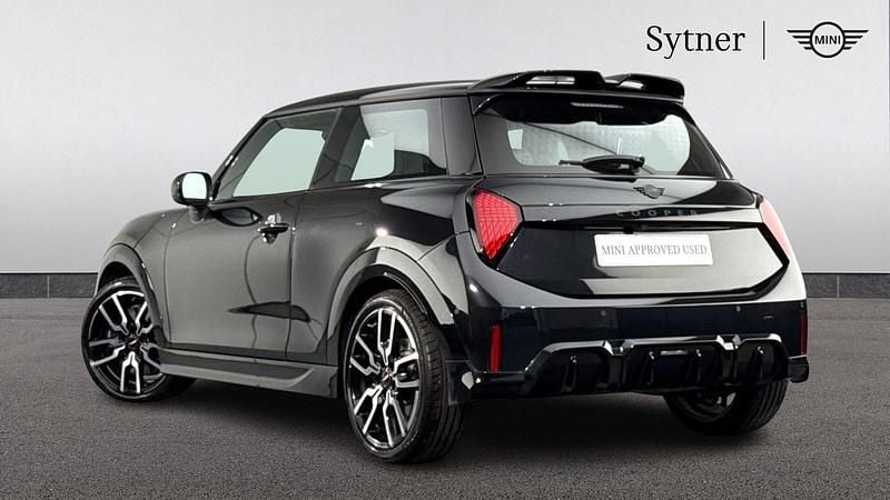 Used Mini Cooper Hatch 154 HP (113 kW) 2024 Black Hatchback