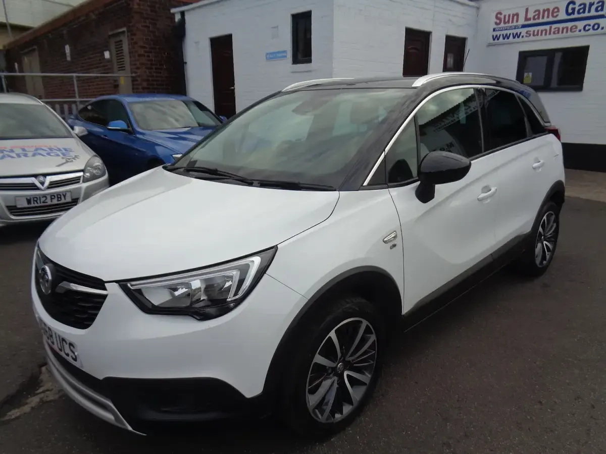 Used Vauxhall Crossland X Elite 130 HP (95 kW) 2018 White SUV