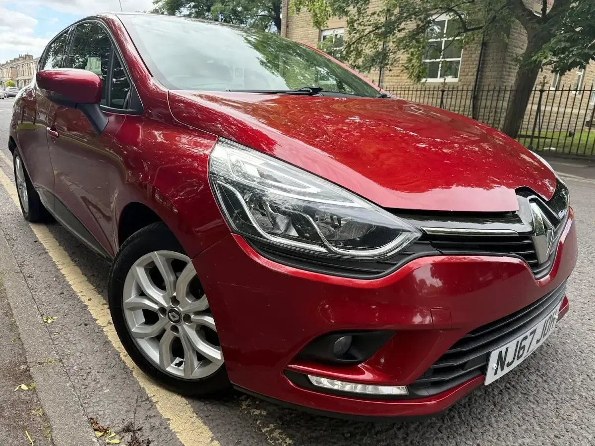 Used Renault Clio Dynamique 2017 Red Hatchback