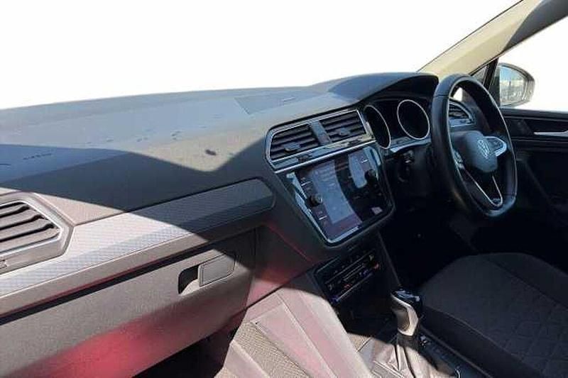 Usado VW Tiguan Life 150 HP (110 kW) 2023 Cinzento SUV