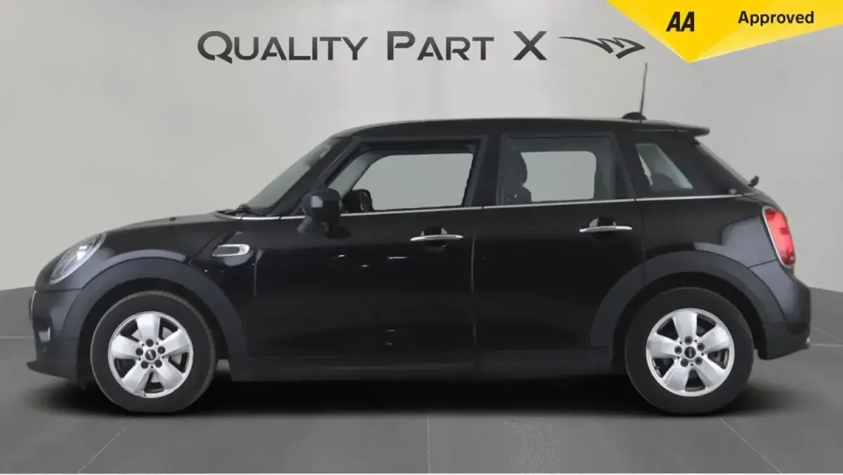 Usado Mini Cooper Classic 2021 Preto Citadino