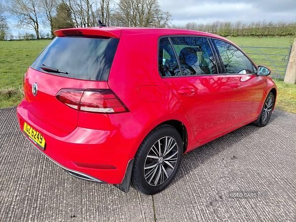 Used VW Golf VII SE 125 HP (91 kW) 2018 Red Hatchback