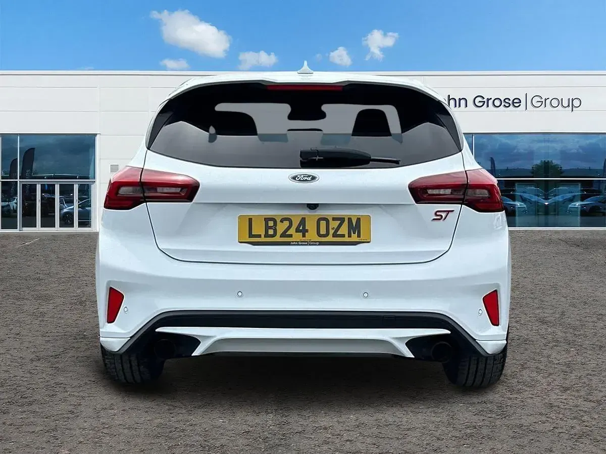 Used Ford Focus ST 280 HP (205 kW) 2024 White Hatchback