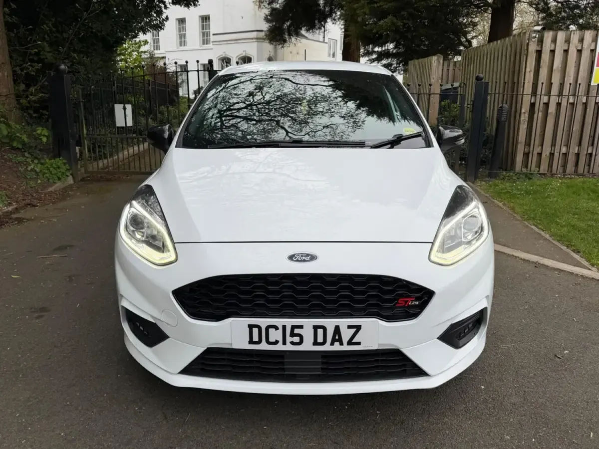 Begagnad Ford Fiesta ST-Line 2019 Vit Halvkombi