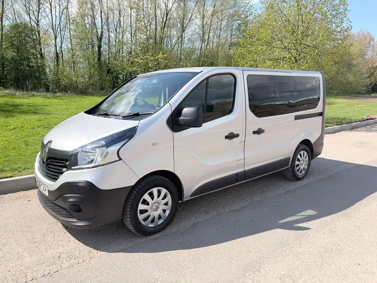 Used Renault Trafic Business 2018 Silver MPV
