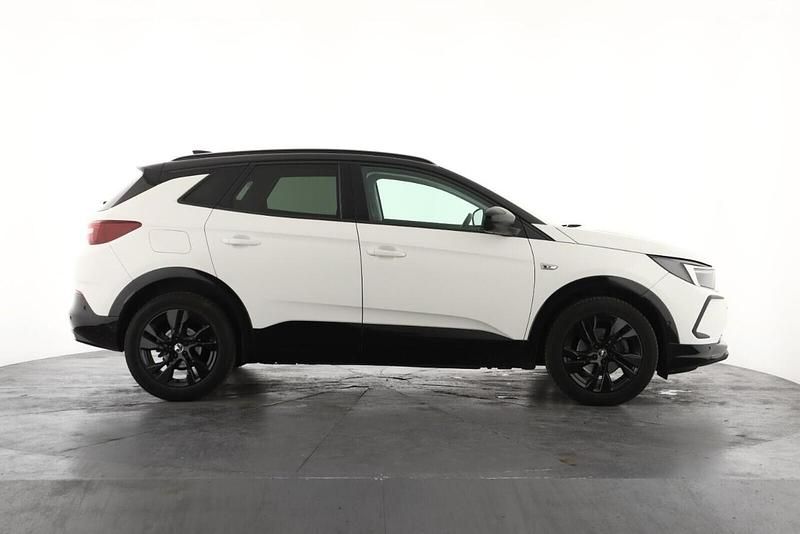 Used Vauxhall Grandland X SRi 128 HP (94 kW) 2022 SUV