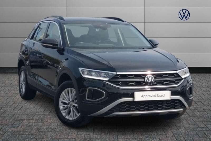 Black Used 2023 VW T-Roc Life SUV | £20,066 (Fair price) - Image 1/4