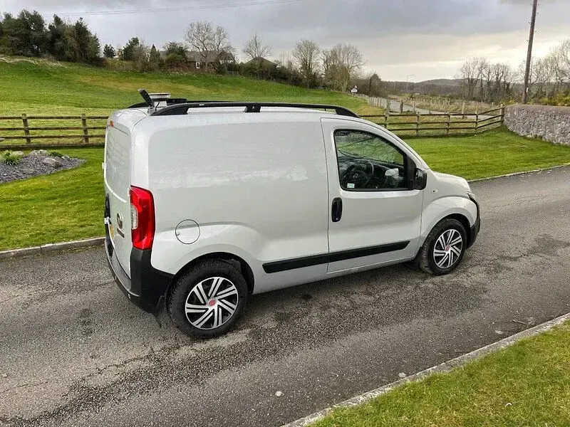 Usado Fiat Fiorino 80 HP (58 kW) 2019 Prateado Monovolume