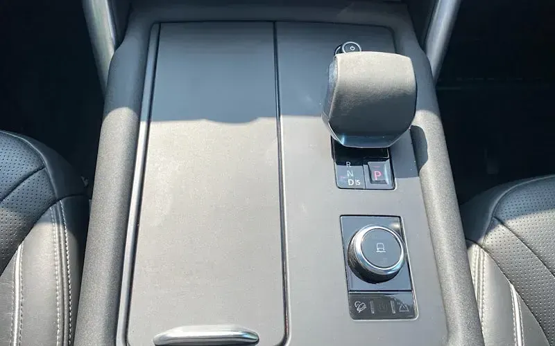 Used Land Rover Discovery 300 HP (220 kW) 2023 Brown SUV
