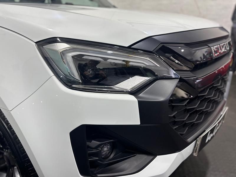 New Isuzu D-Max 163 HP (119 kW) 2025 Splash white Pickup