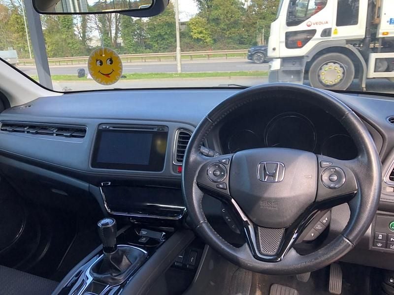 Used Honda HR-V SE 120 HP (88 kW) 2016 Red SUV