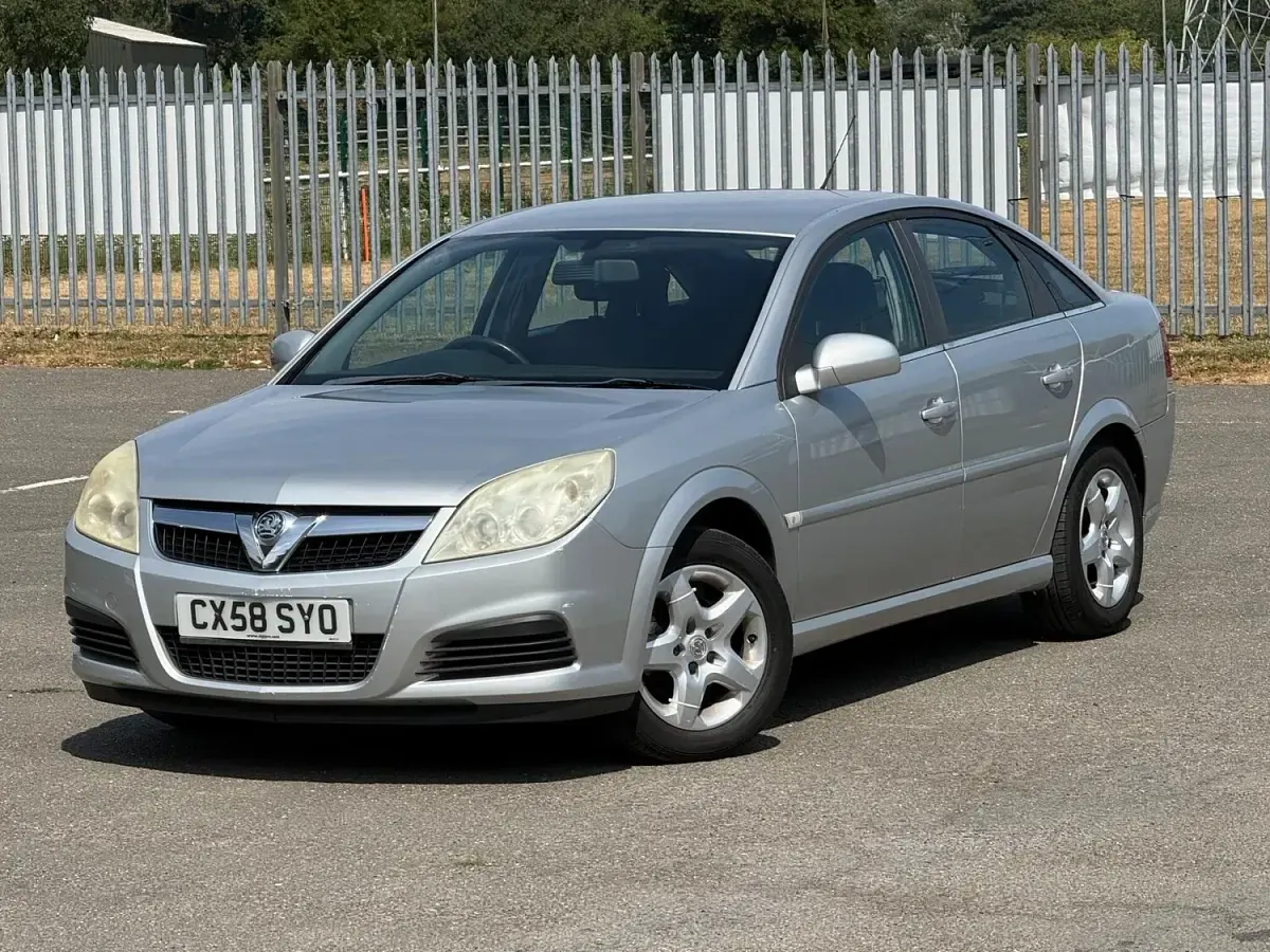 Used Vauxhall Vectra 122 HP (89 kW) 2008 Silver Hatchback