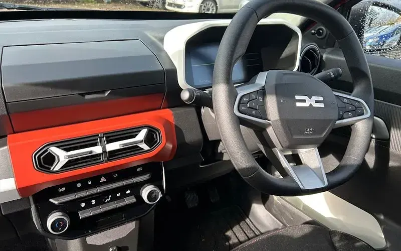 New Dacia Spring Expression 33 kW (45 HP) 2025 Red Hatchback