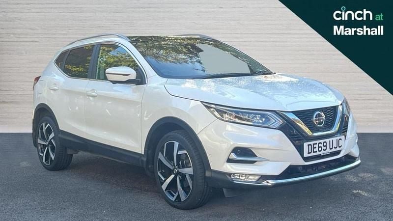 White Used 2019 Nissan Qashqai Tekna SUV | £15,390 (Fair price) - Image 1/4