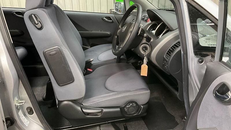 Begagnad Honda Jazz SE 82 HK (60 kW) 2008 Silver Halvkombi