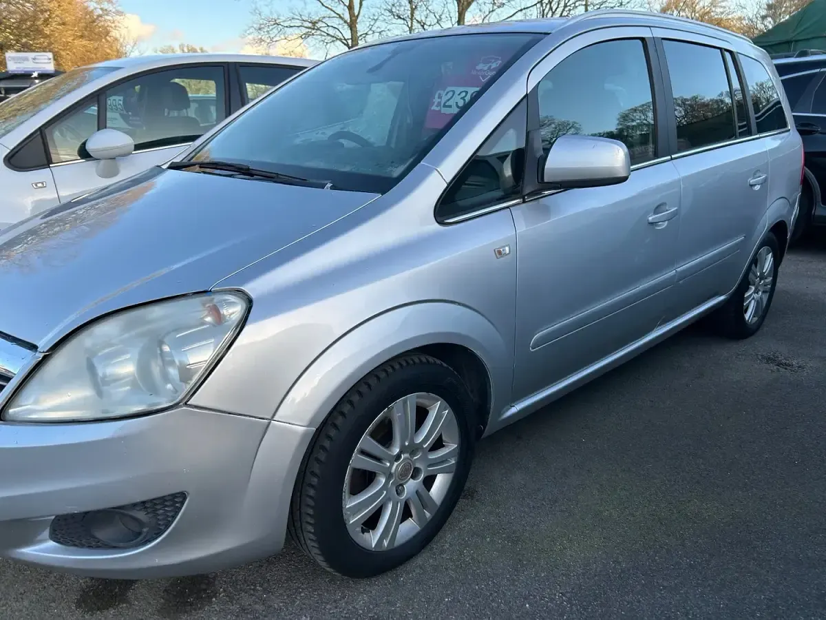 Used Vauxhall Zafira Design Edition 110 HP (80 kW) 2013 Silver MPV