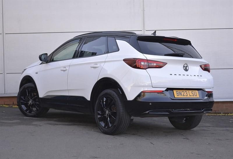 Used Vauxhall Grandland X S 130 HP (95 kW) 2023 White SUV