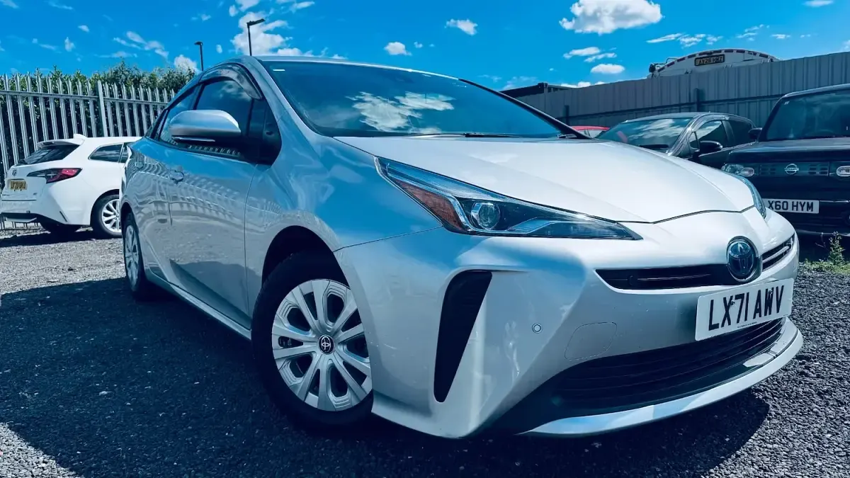 Used Toyota Prius 140 HP (102 kW) 2025 Silver Hatchback