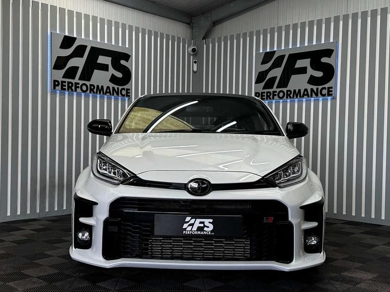 Used Toyota Yaris 320 HP (235 kW) 2021 White Hatchback